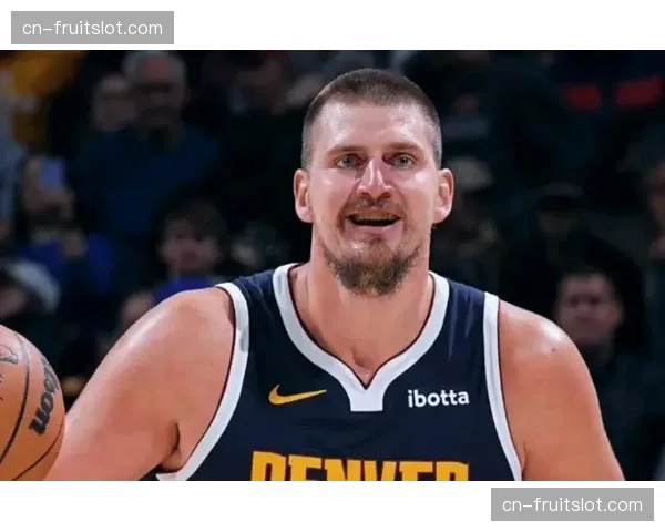 掘金快船焦点战半场胶着 约基奇莱昂纳德直接对话