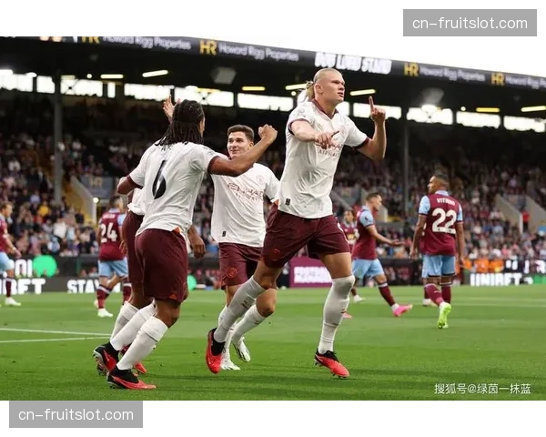 伯恩利弗莱明头球建功 苏格兰中场空中优势明显